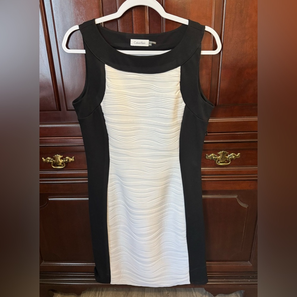 Calvin Klein Black and White Ruched Sheath Midi Dress